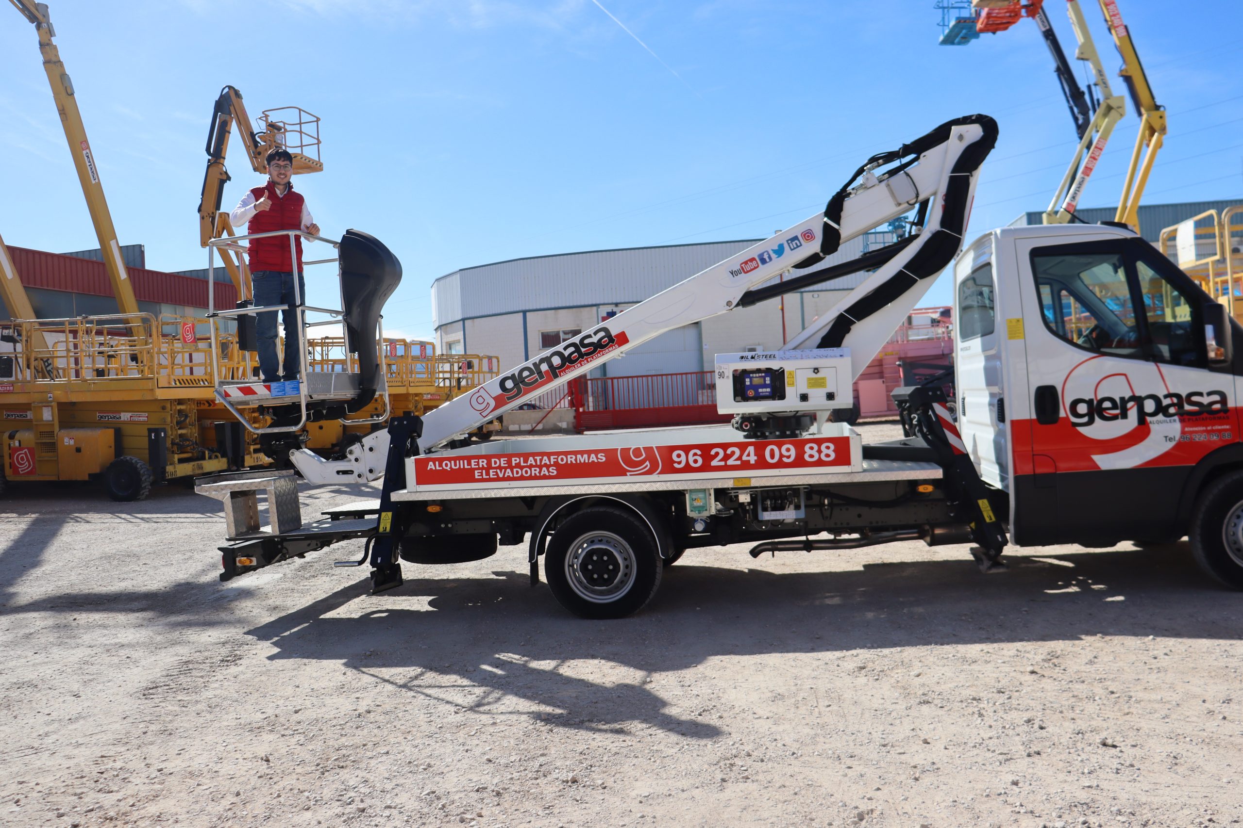 gerpasa-alquiler-plataformas-elevadoras-valencia-alicante-camion-cesta-plataforma-18m-18metros-oilsteel-scorpion1812-nuevo-2