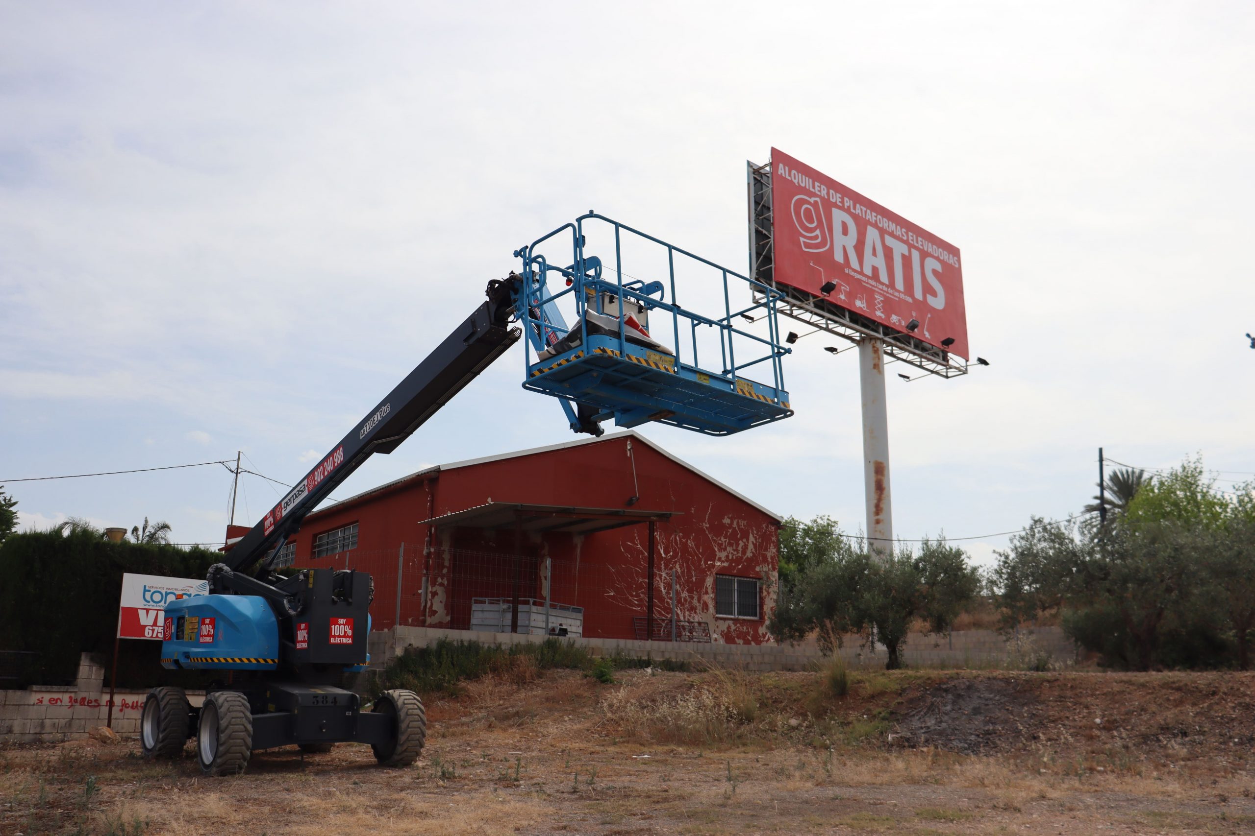 gerpasa-alquiler-plataformas-elevadoras-nueva-lona-corporativa-monoposte-torre-cerda-alcudia-crespins-canals-antes-9-gratis-2
