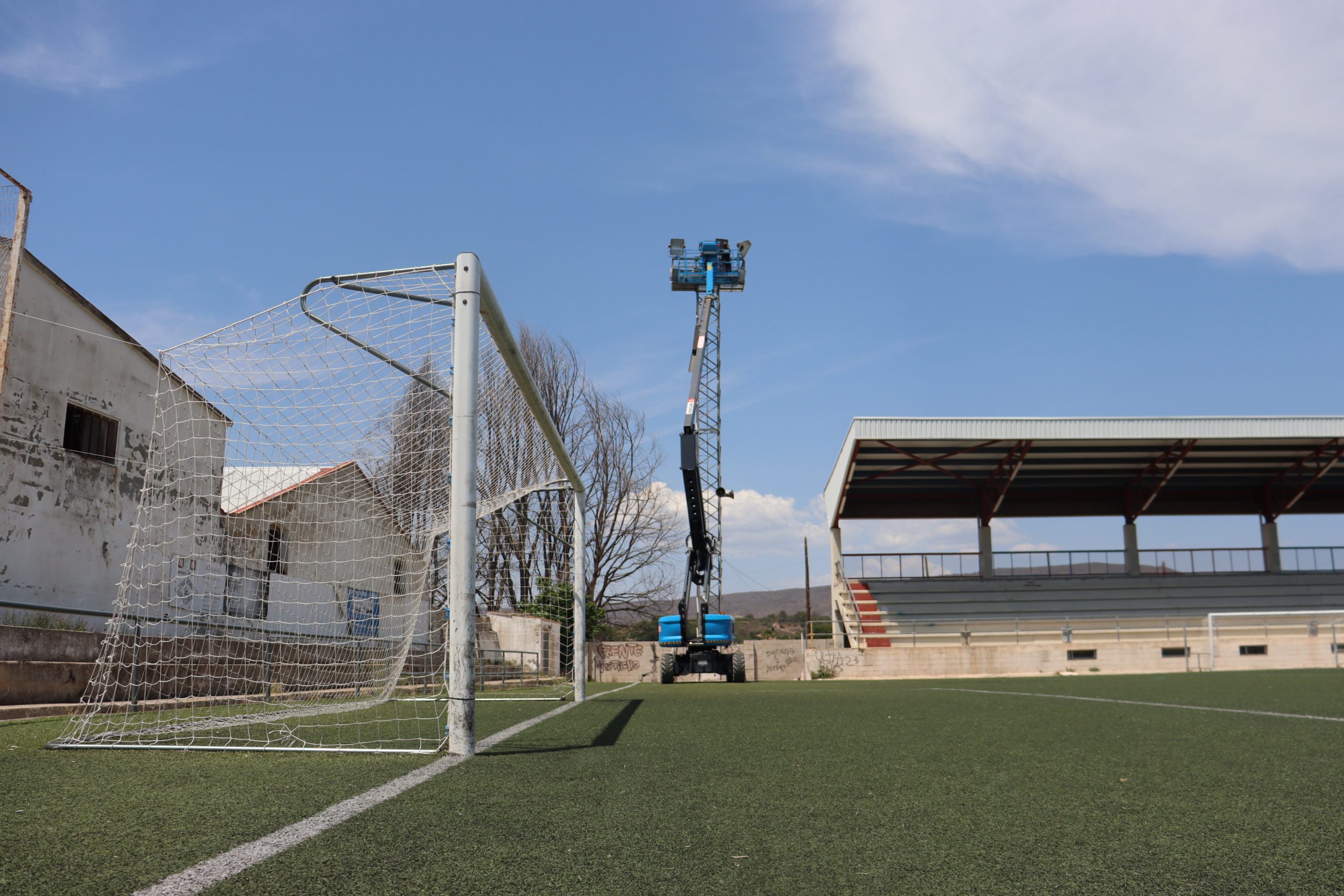 gerpasa-alquiler-plataformas-elevadoras-campo-futbol-quatre-camins-canals-iluminacion-focos-luz-2