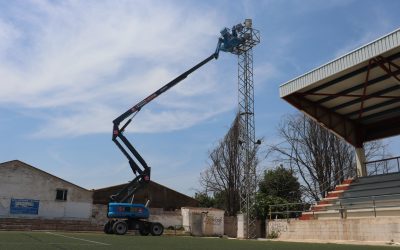 El Camp de Futbol Quatre Camins se pone a punto con nuestro brazo articulado eléctrico 4×4