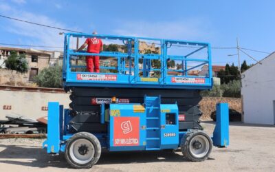 Visitamos Montesa para recoger nuestra tijera eléctrica 18m 4×4