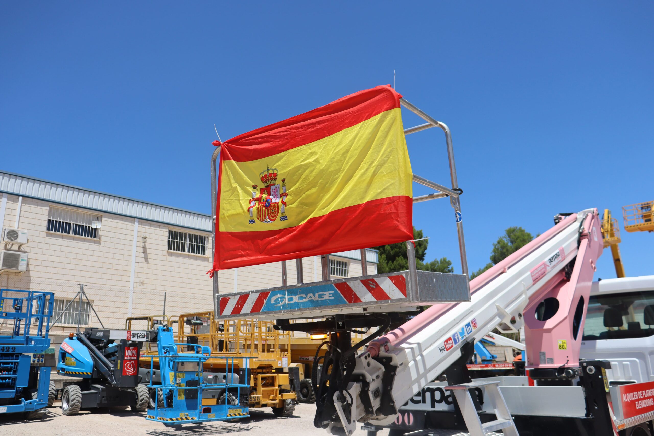 gerpasa-alquiler-plataformas-elevadoras-formacion-noticias-nueva-plataforma-elevadora-pemp-camion-plataforma-cesta-elevadora-18m-socage-0084-solidario-deporte-alcaraz-españa-futbol-eurocopa-2