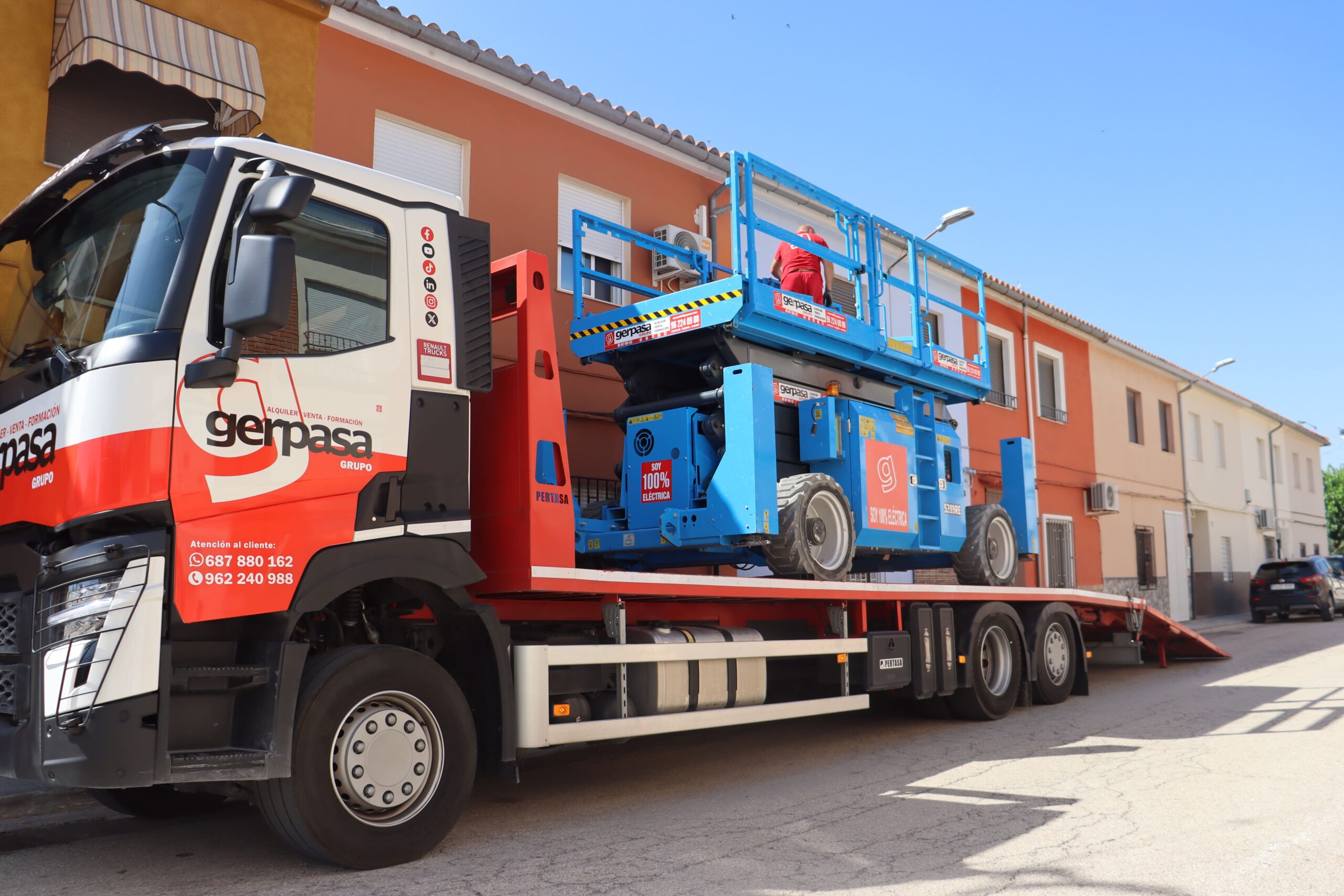 gerpasa-alquiler-plataformas-elevadoras-formacion-noticias-nueva-plataforma-elevadora-pemp-tijera-electrica-18m-4x4-sinoboom-1623re-visita-recogida-clientes-montesa-2