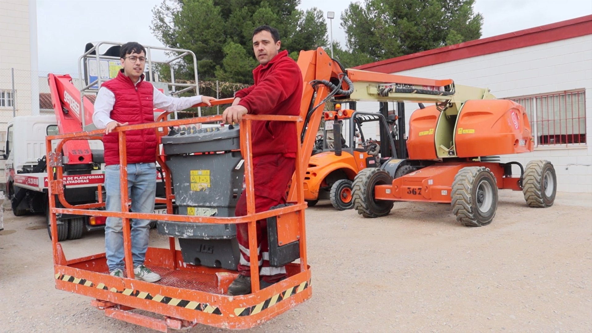 gerpasa-alquiler-plataformas-elevadoras-noticias-conoce-diferentes-tipos-plataformas-elevadoras-brazo-tijera-camion-2