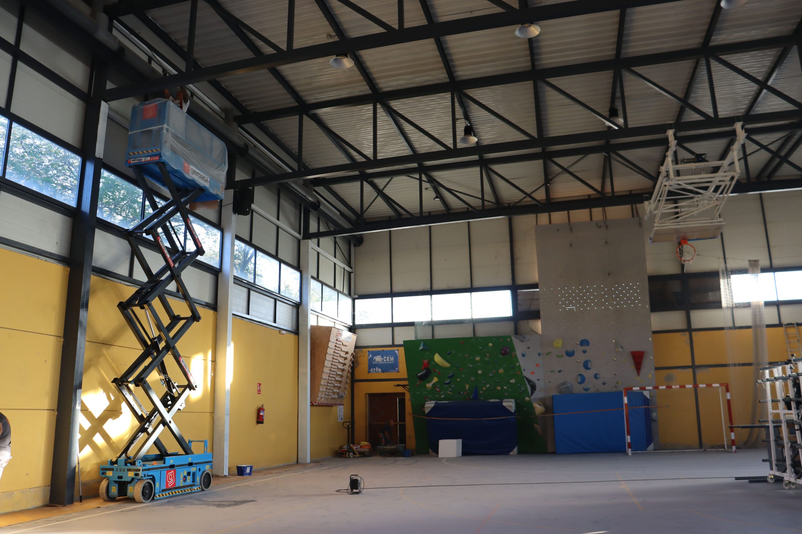 gerpasa-alquiler-plataformas-elevadoras-noticias-pabellón-la-rutgla-inter-montesa-futbol-sala-inxa-instalaciones-xativa