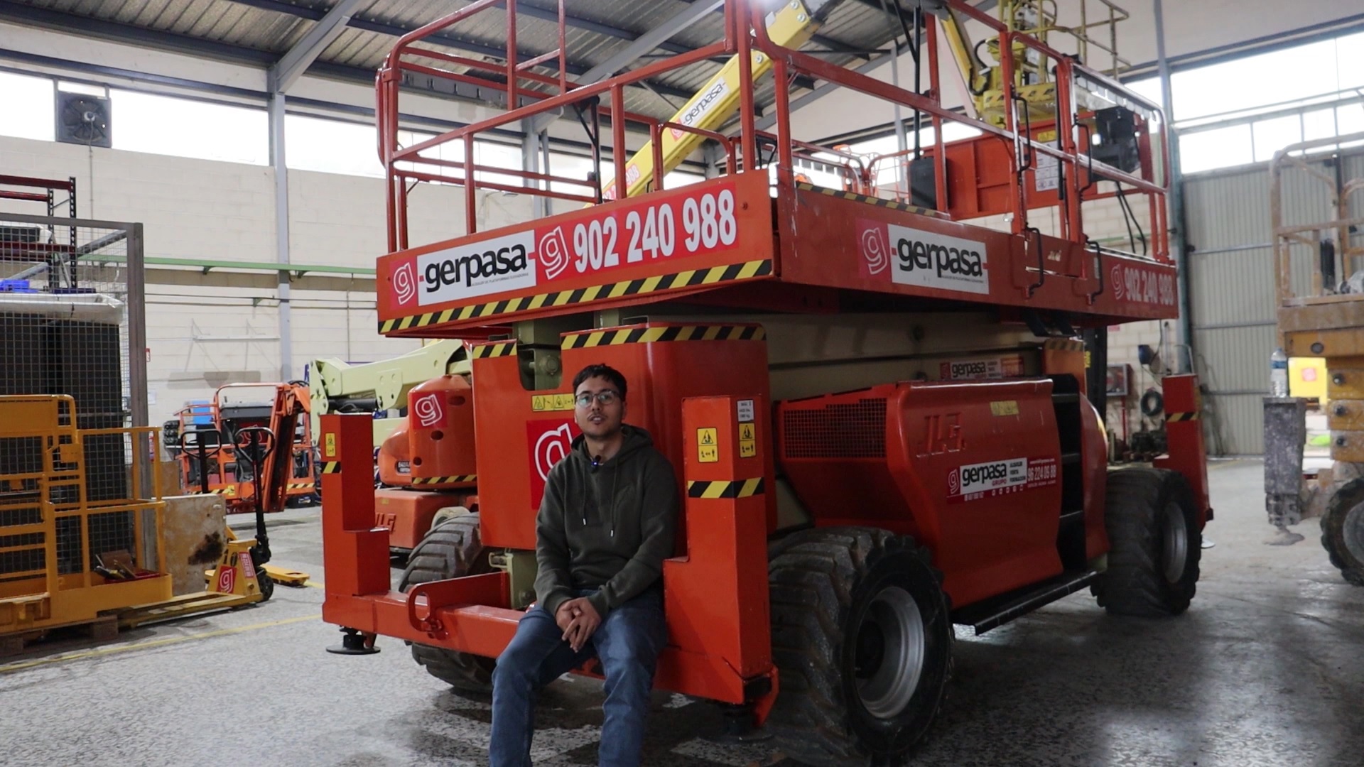 gerpasa-alquiler-plataformas-elevadoras-formacion-noticias-nueva-plataforma-elevadora-pemp-camion-plataforma-cesta-elevadora-18m-socage-0084-solidario-deporte-alcaraz-españa-futbol-eurocopa-2