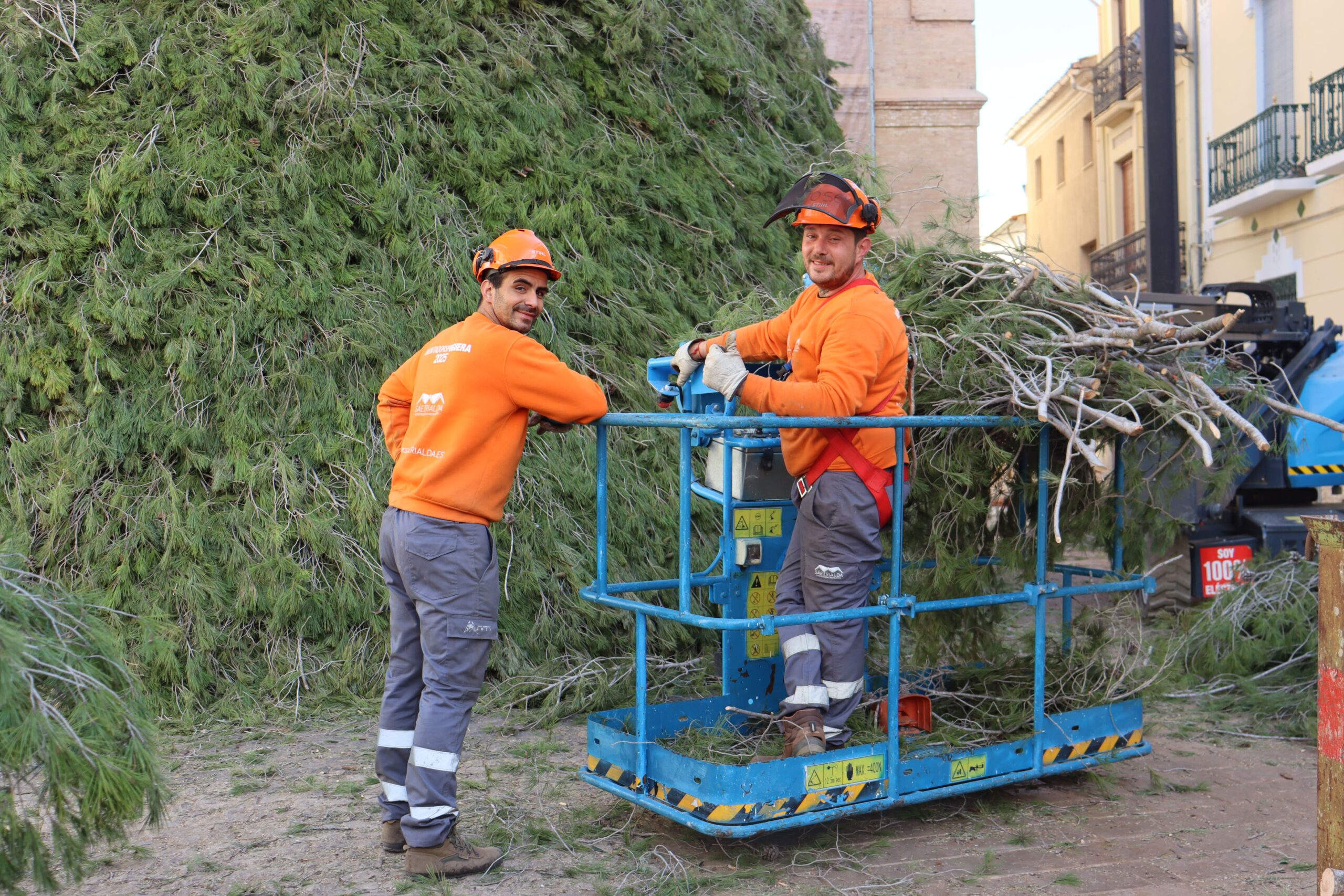 gerpasa-alquiler-plataformas-elevadoras-noticias-clientes-foguera-sant-antoni-canals-2025-vitol-i-vitol-2