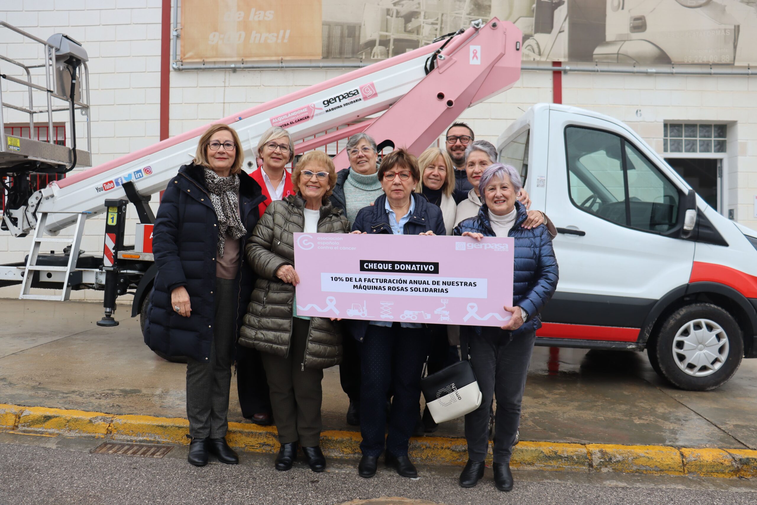 gerpasa-alquiler-plataformas-elevadoras-noticias-aecc-donacion-10-facturacion-anual-maquinas-rosas-solidarias-2