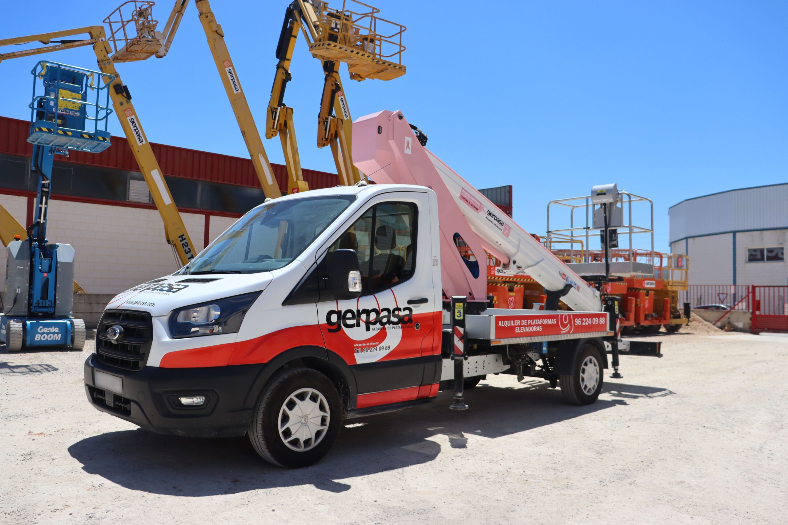 gerpasa-alquiler-plataformas-elevadoras-noticias-camion-cesta-elevadora-18m-microhibrido-pegatina-eco-solidario-aecc-1