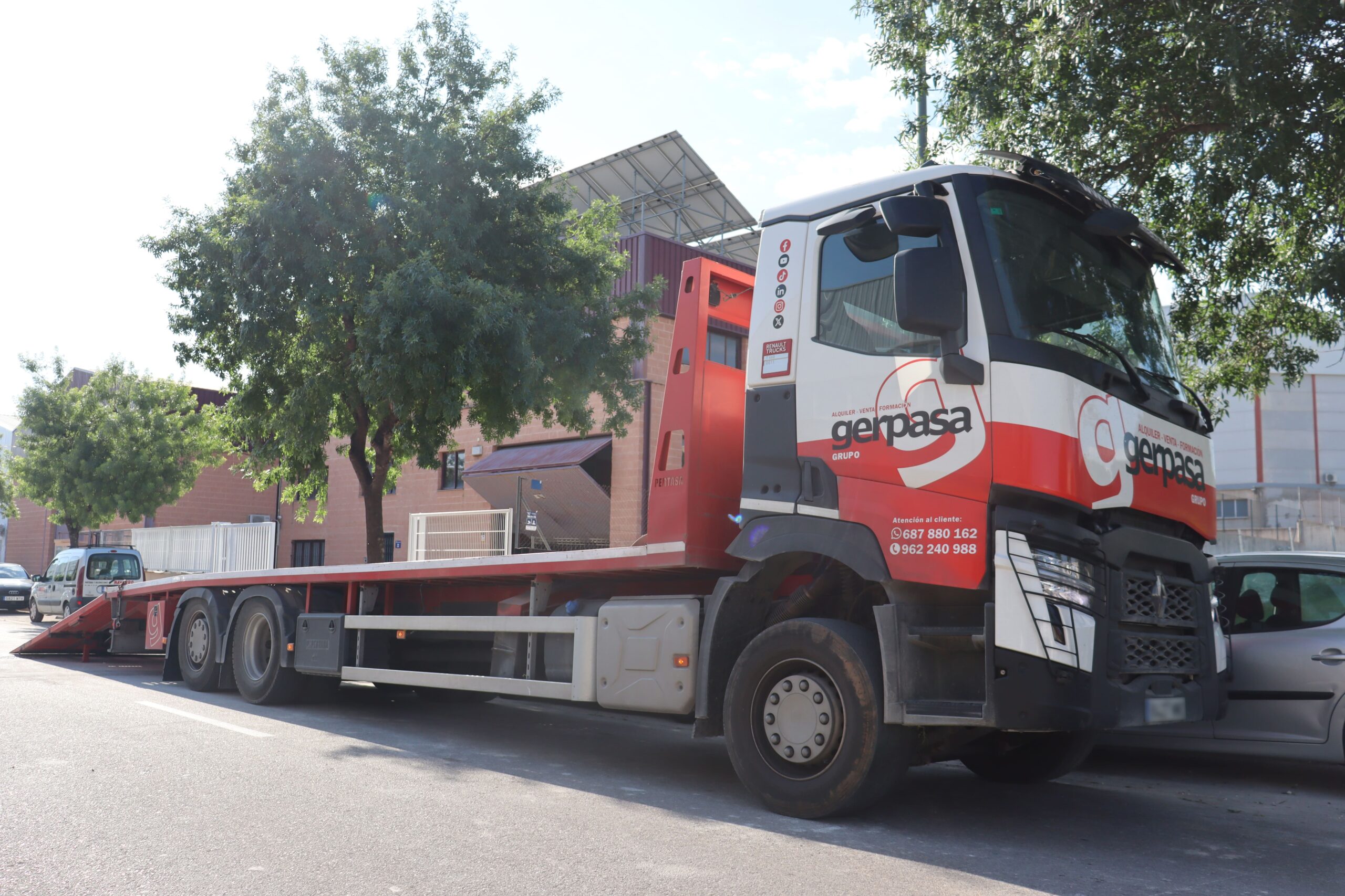 gerpasa-alquiler-plataformas-elevadoras-noticias-camion-transporte-antes-9-entrega-dia-alquiler-gratis-1