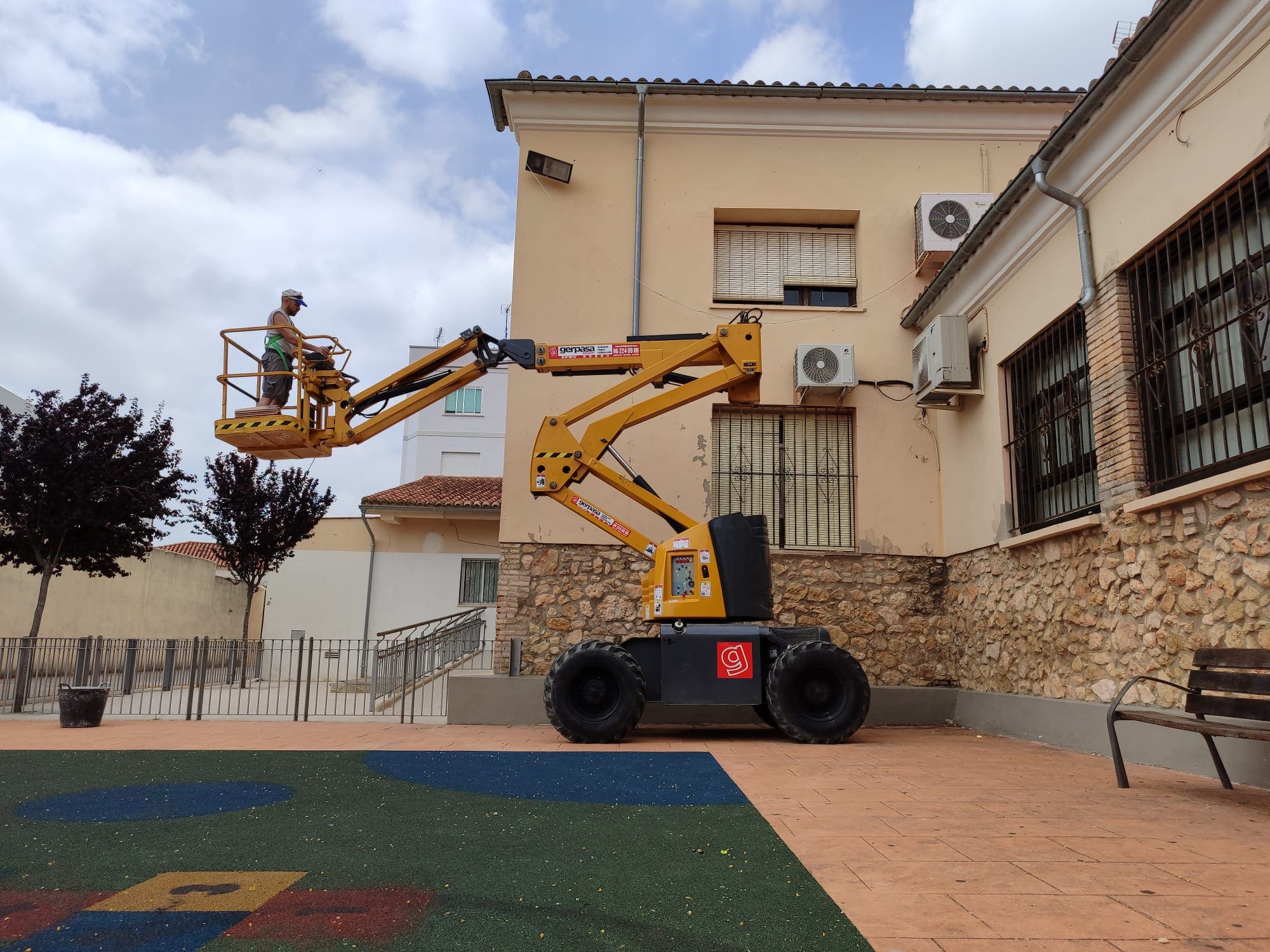 gerpasa-alquiler-plataformas-elevadoras-noticias-brazo-articulado-diesel-12m-haulotte-ha12px-montesa-castillo-2