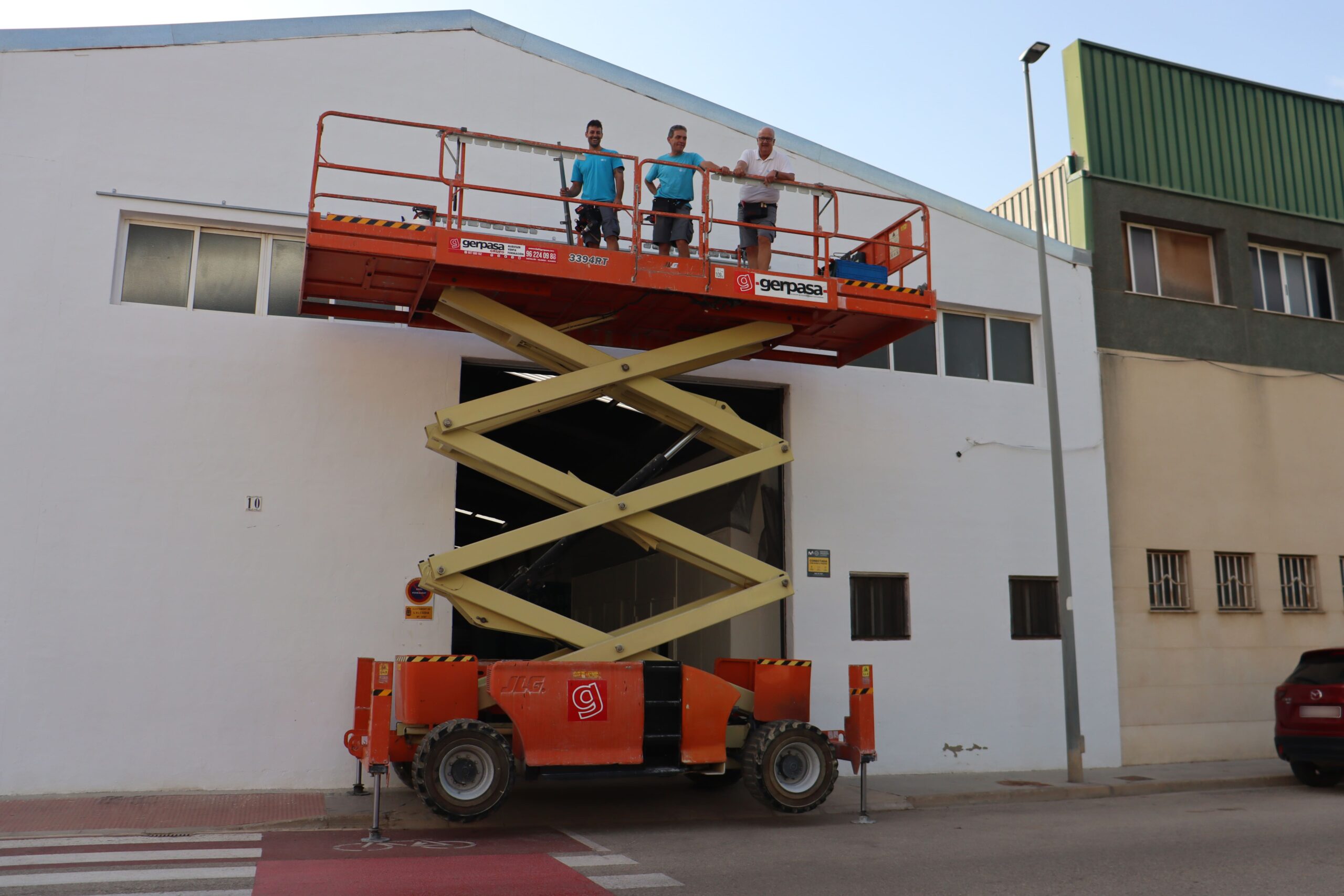 gerpasa-alquiler-plataformas-elevadoras-noticias-rotulacion-rotulos-cecilio-alcudia-tijera-diesel-1