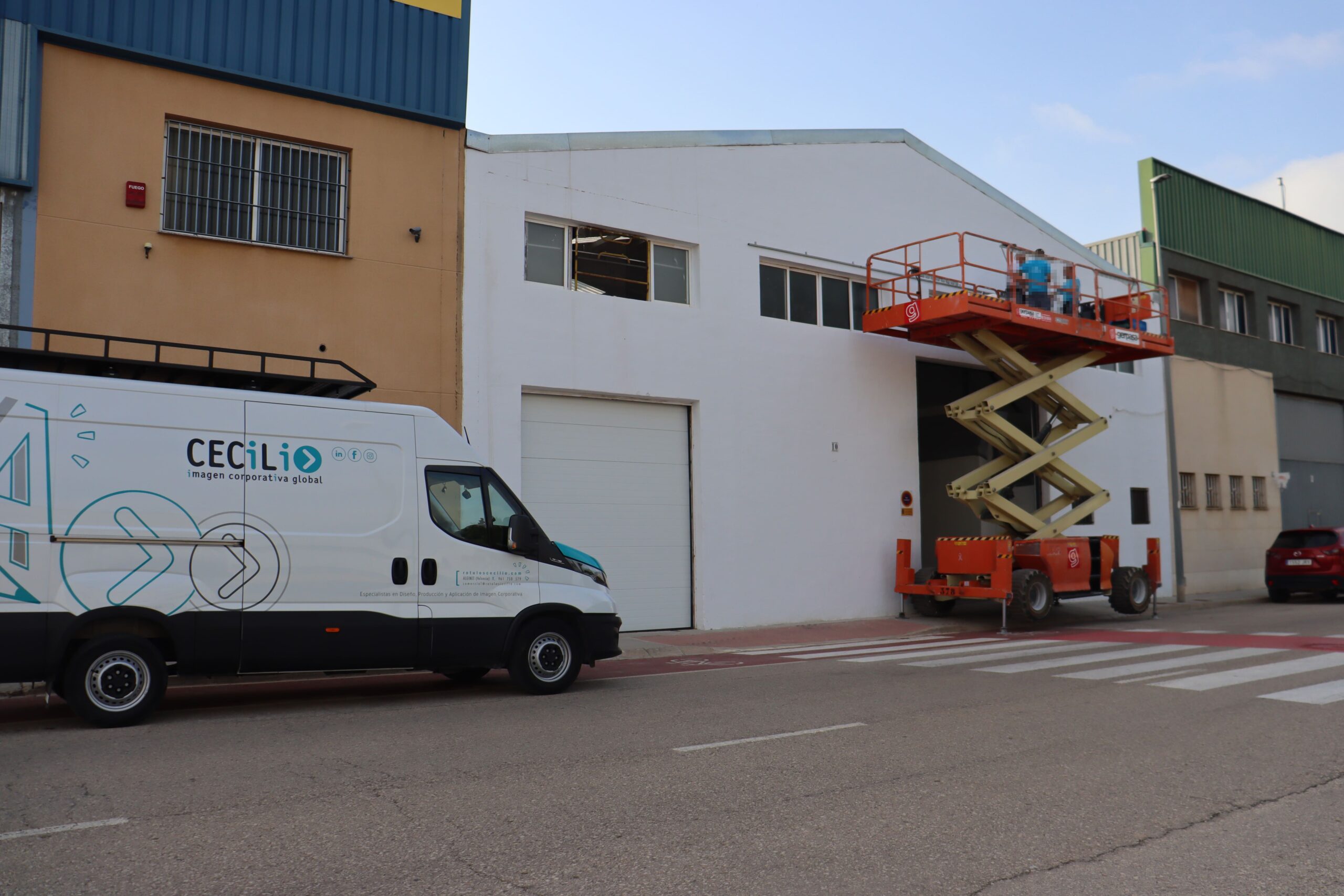 gerpasa-alquiler-plataformas-elevadoras-noticias-rotulacion-rotulos-cecilio-alcudia-tijera-diesel-2