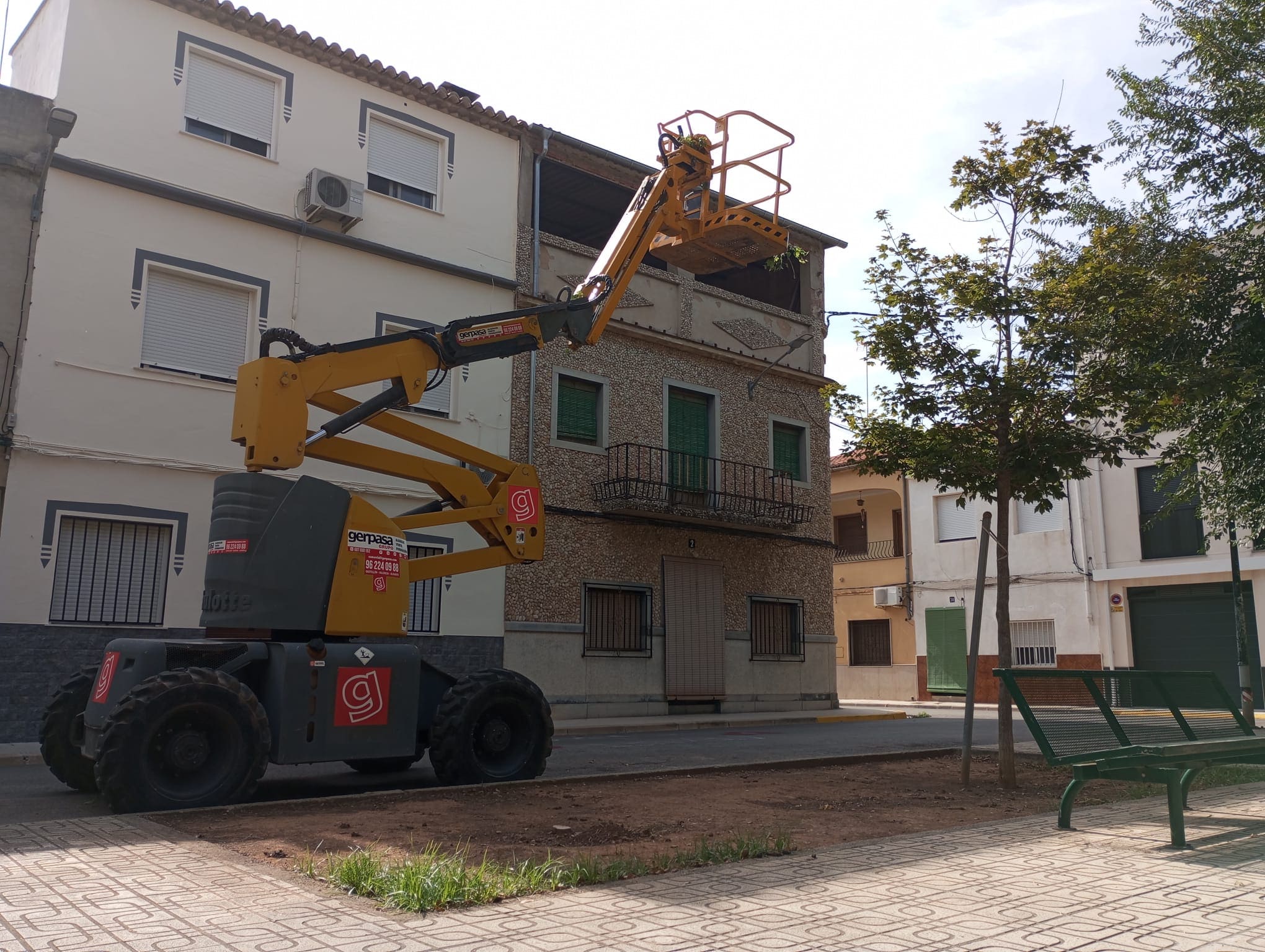 gerpasa-alquiler-plataformas-elevadoras-noticias-clientes-canals-brazo-articulado-diesel-12m-poda-tala-1