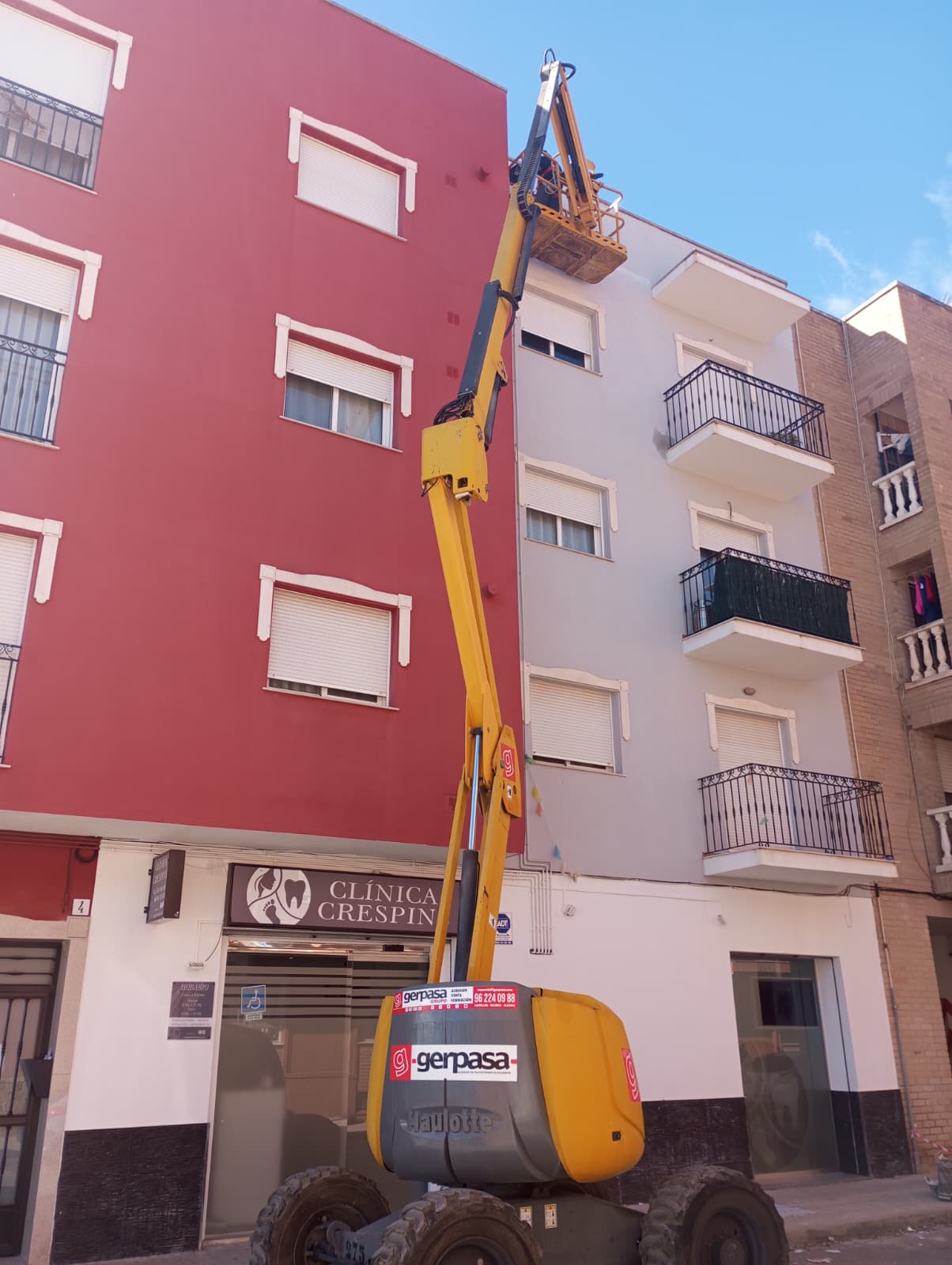 gerpasa-alquiler-plataformas-elevadoras-noticias-visita-clientes-trabajo-alcudia-de-crespins-haulotte-2