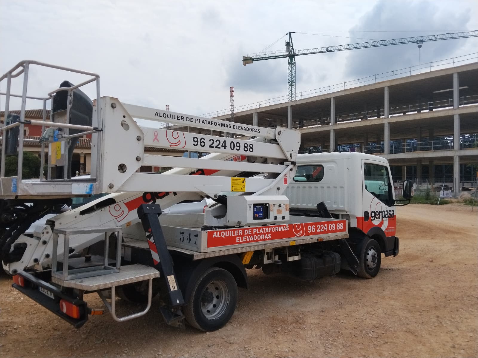 gerpasa-alquiler-plataformas-elevadoras-noticias-camion-cesta-articulado-20m-institut-francesc-gil-canals-obras-1