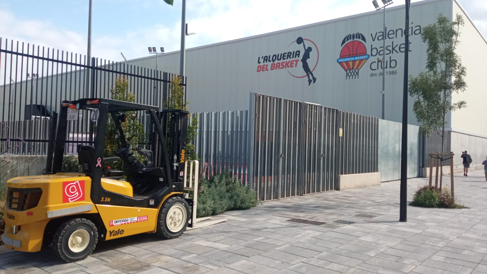 gerpasa-alquiler-plataformas-elevadoras-noticias-debut-roig-arena-basket-carretilla-elevadora-diésel-3500kg-yale-gp-35n-1