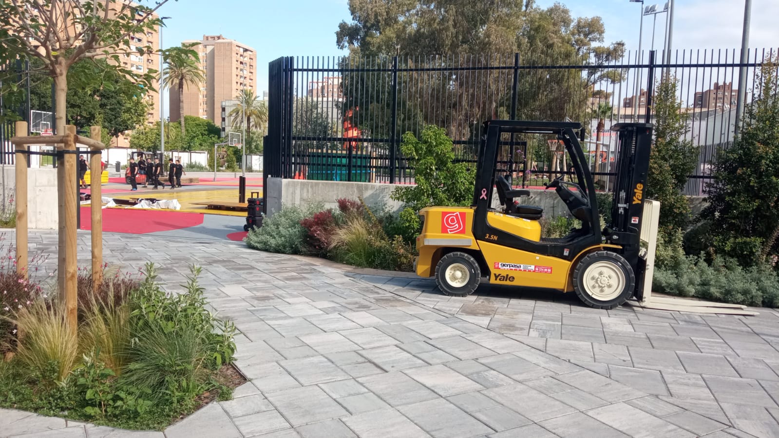 gerpasa-alquiler-plataformas-elevadoras-noticias-debut-roig-arena-basket-carretilla-elevadora-diésel-3500kg-yale-gp-35n-2