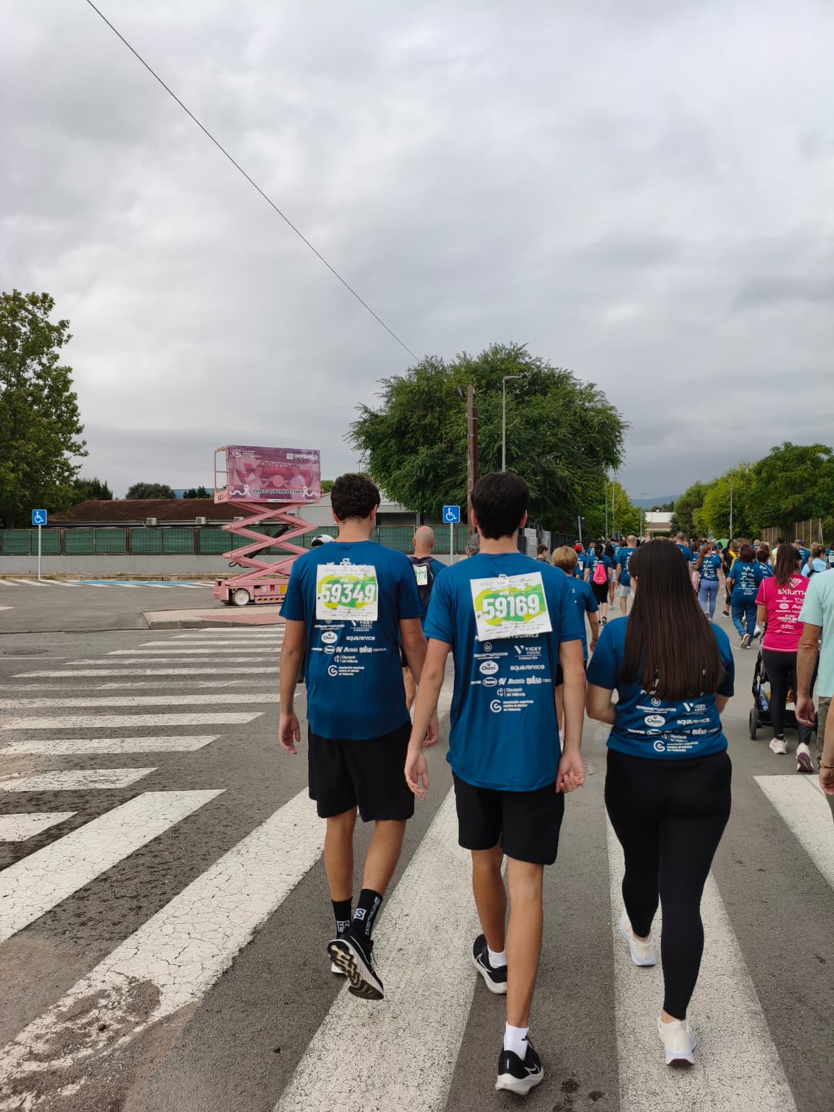 gerpasa-alquiler-plataformas-elevadoras-noticias-aecc-alcudia-de-crespins-runcancer-tijera-rosa-solidaria-lona-jm-boris-2
