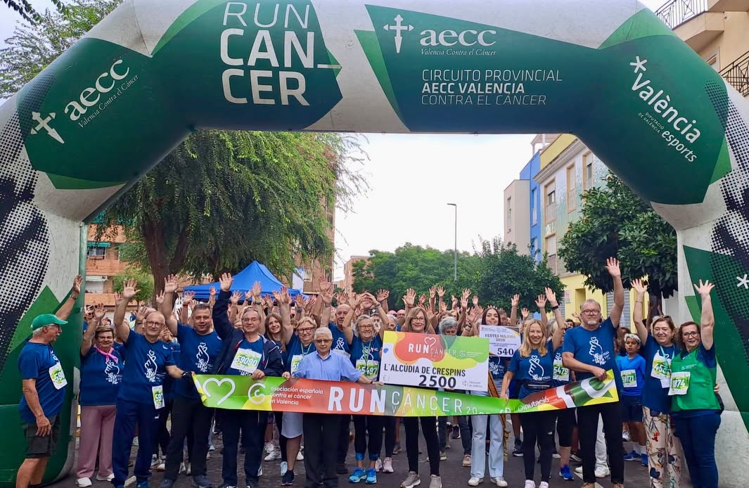 gerpasa-alquiler-plataformas-elevadoras-noticias-aecc-alcudia-de-crespins-runcancer-tijera-rosa-solidaria-lona-jm-boris-1